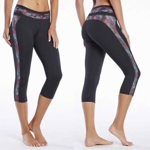 Fabletics Camacan Tribal Chevron Cropped Leggings size M
